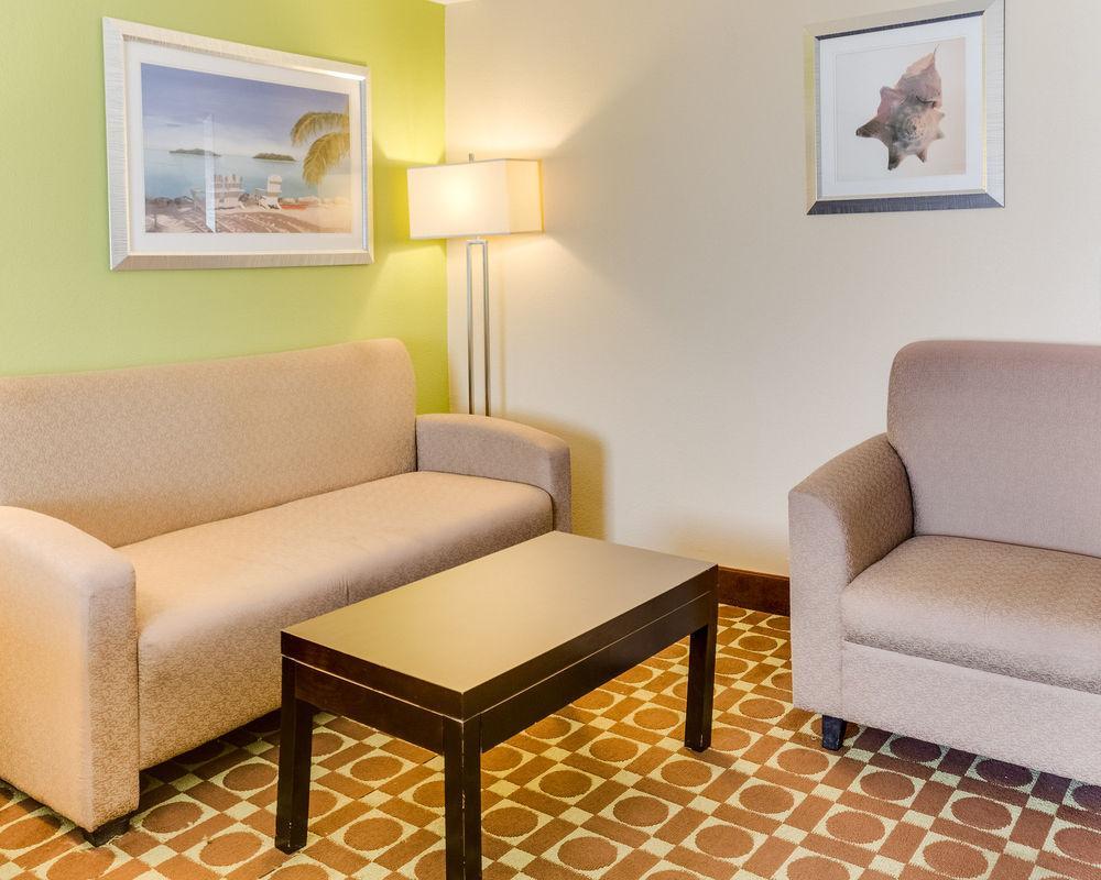 Garner Hotel Virginia Beach North By Ihg Екстер'єр фото